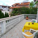 1 Apartman *